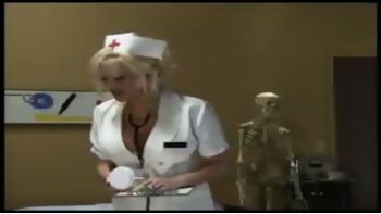 La enfermera toma de una muestra de semen